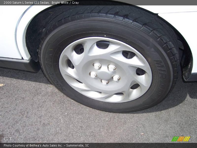Bright White / Gray 2000 Saturn L Series LS1 Sedan