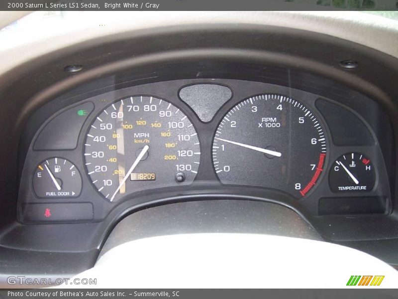 Bright White / Gray 2000 Saturn L Series LS1 Sedan