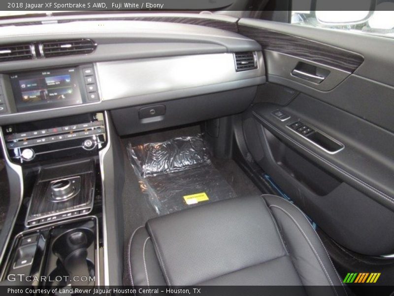 Fuji White / Ebony 2018 Jaguar XF Sportbrake S AWD