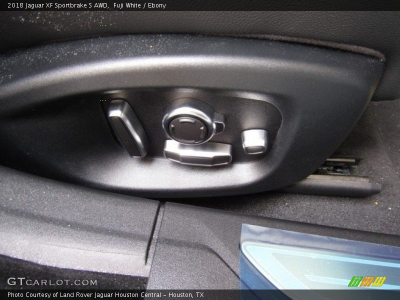 Controls of 2018 XF Sportbrake S AWD