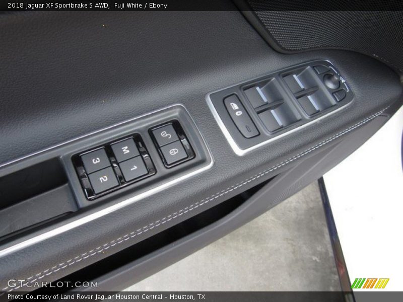 Controls of 2018 XF Sportbrake S AWD