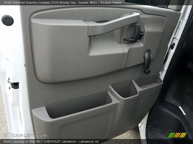 Summit White / Medium Pewter 2018 Chevrolet Express Cutaway 3500 Moving Van