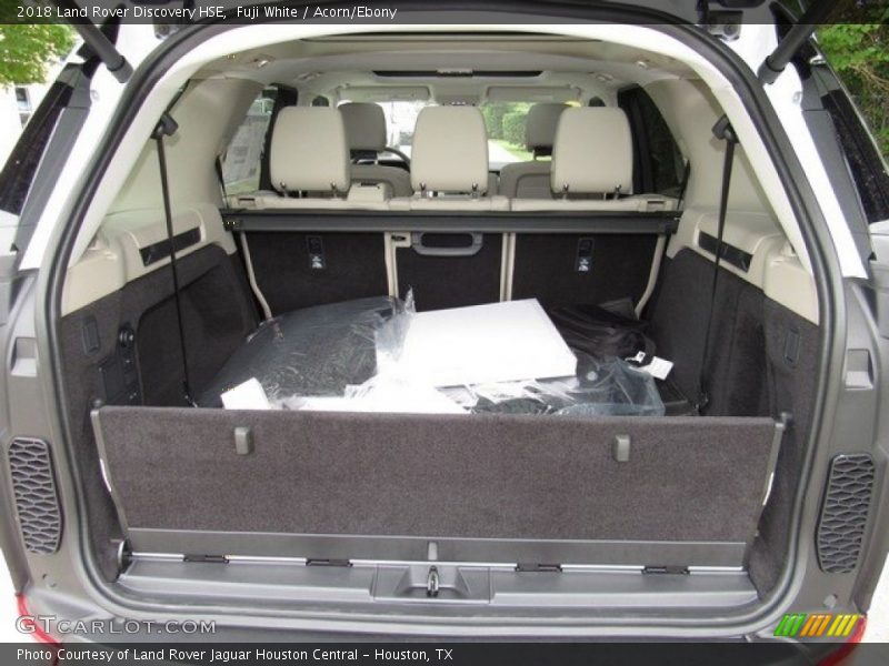 Fuji White / Acorn/Ebony 2018 Land Rover Discovery HSE