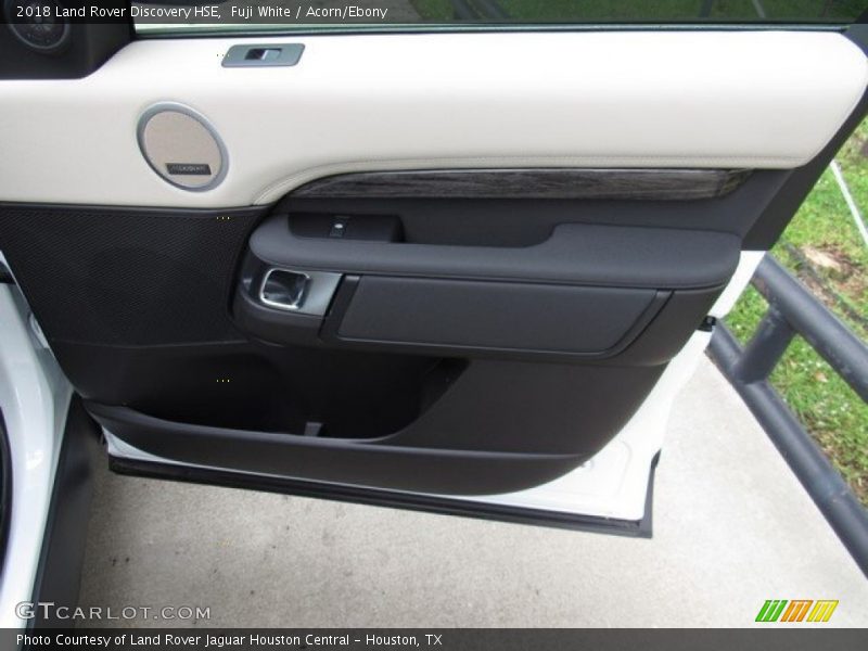 Fuji White / Acorn/Ebony 2018 Land Rover Discovery HSE