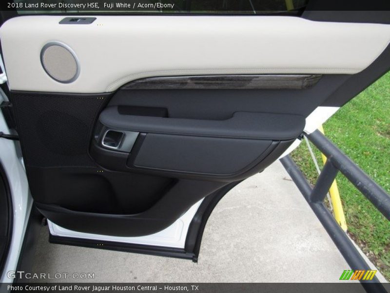 Fuji White / Acorn/Ebony 2018 Land Rover Discovery HSE