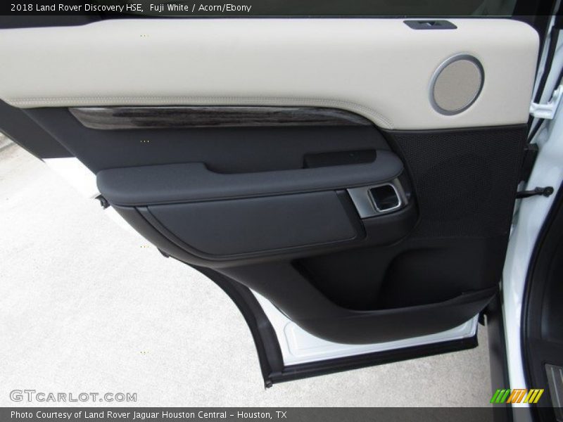 Fuji White / Acorn/Ebony 2018 Land Rover Discovery HSE