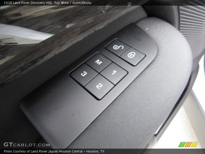 Fuji White / Acorn/Ebony 2018 Land Rover Discovery HSE