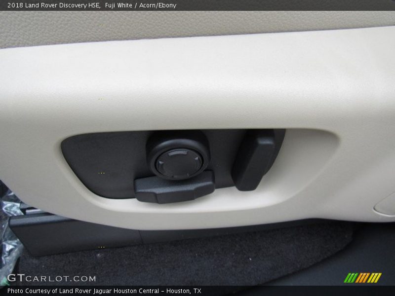 Fuji White / Acorn/Ebony 2018 Land Rover Discovery HSE