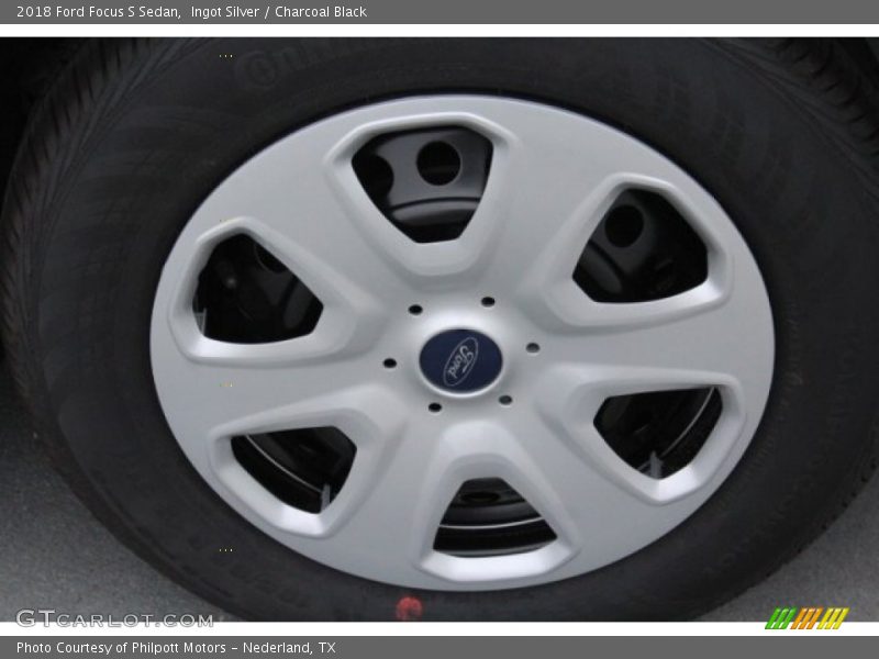 Ingot Silver / Charcoal Black 2018 Ford Focus S Sedan