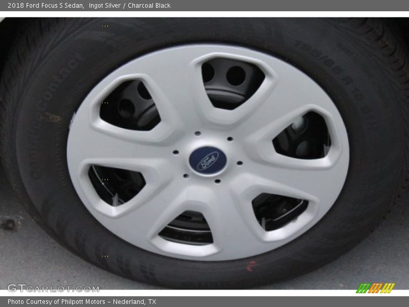 Ingot Silver / Charcoal Black 2018 Ford Focus S Sedan