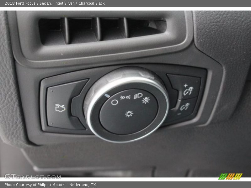 Ingot Silver / Charcoal Black 2018 Ford Focus S Sedan