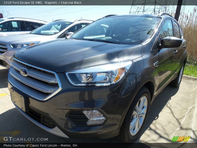 Magnetic / Charcoal Black 2018 Ford Escape SE 4WD