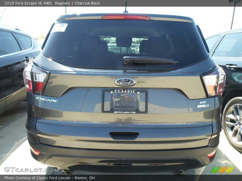 Magnetic / Charcoal Black 2018 Ford Escape SE 4WD
