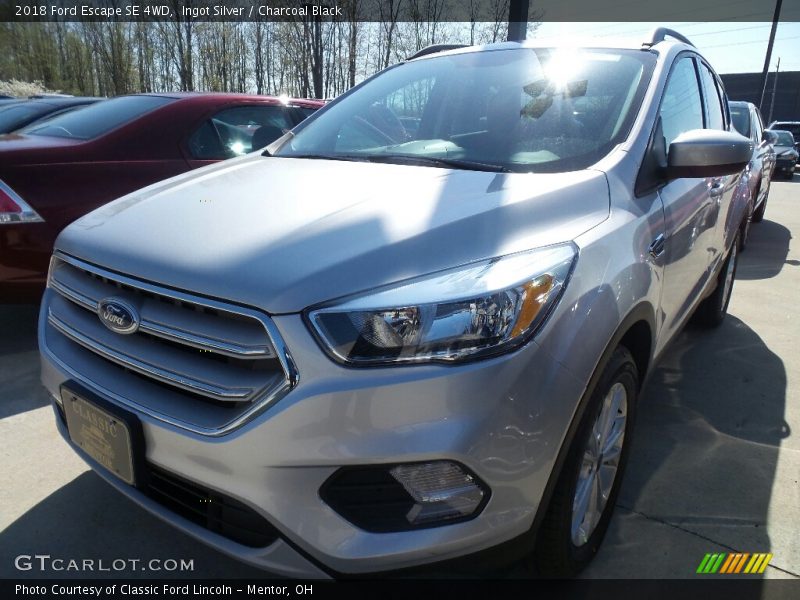 Ingot Silver / Charcoal Black 2018 Ford Escape SE 4WD