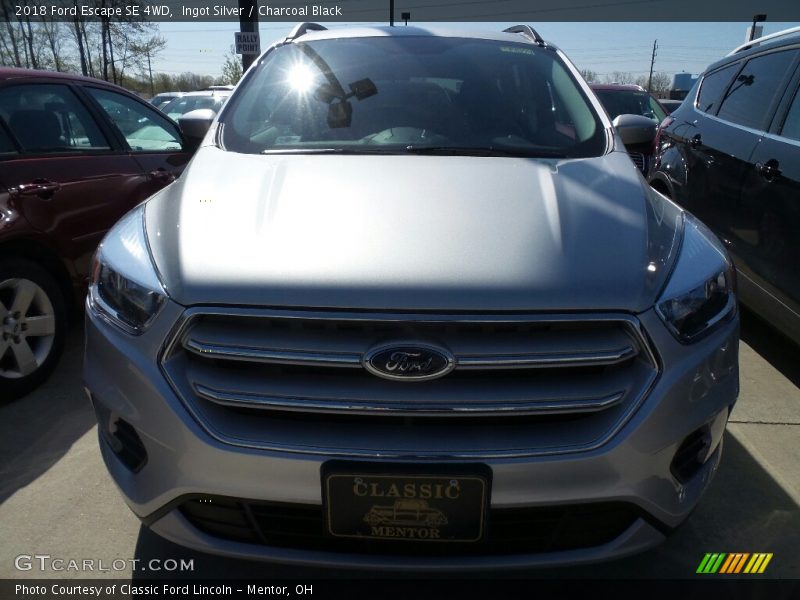 Ingot Silver / Charcoal Black 2018 Ford Escape SE 4WD