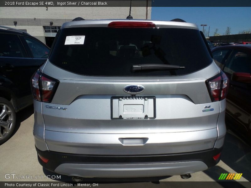 Ingot Silver / Charcoal Black 2018 Ford Escape SE 4WD