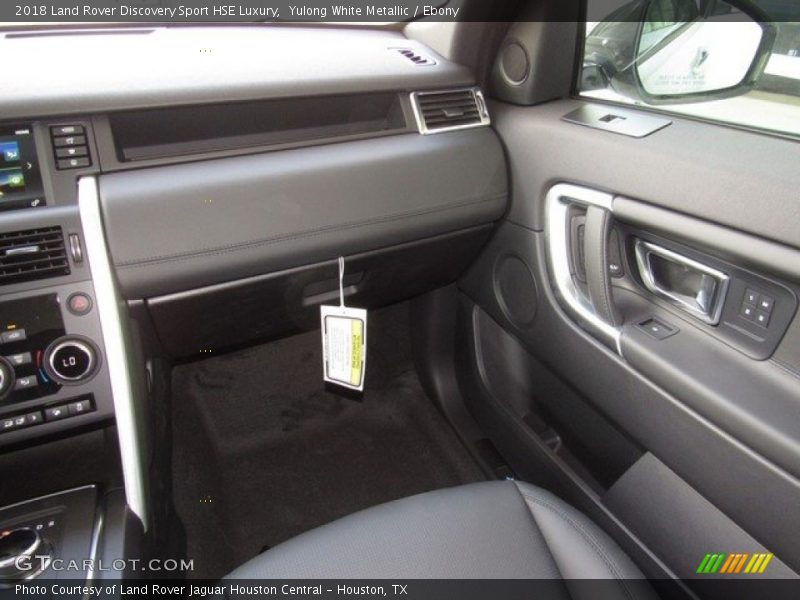 Yulong White Metallic / Ebony 2018 Land Rover Discovery Sport HSE Luxury