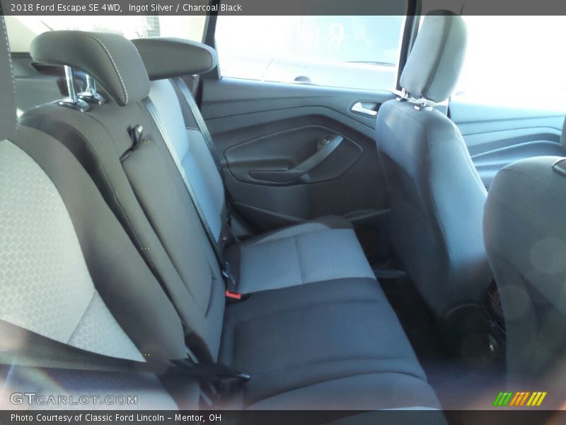 Ingot Silver / Charcoal Black 2018 Ford Escape SE 4WD