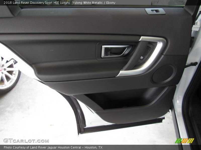 Yulong White Metallic / Ebony 2018 Land Rover Discovery Sport HSE Luxury
