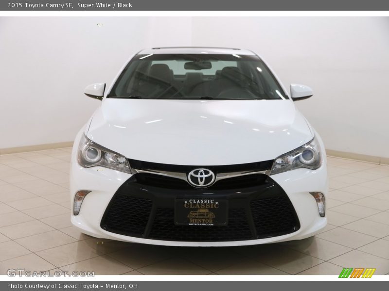 Super White / Black 2015 Toyota Camry SE