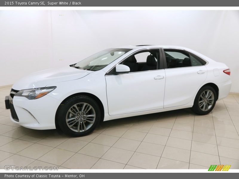 Super White / Black 2015 Toyota Camry SE