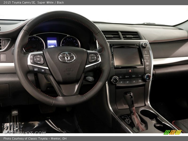 Super White / Black 2015 Toyota Camry SE