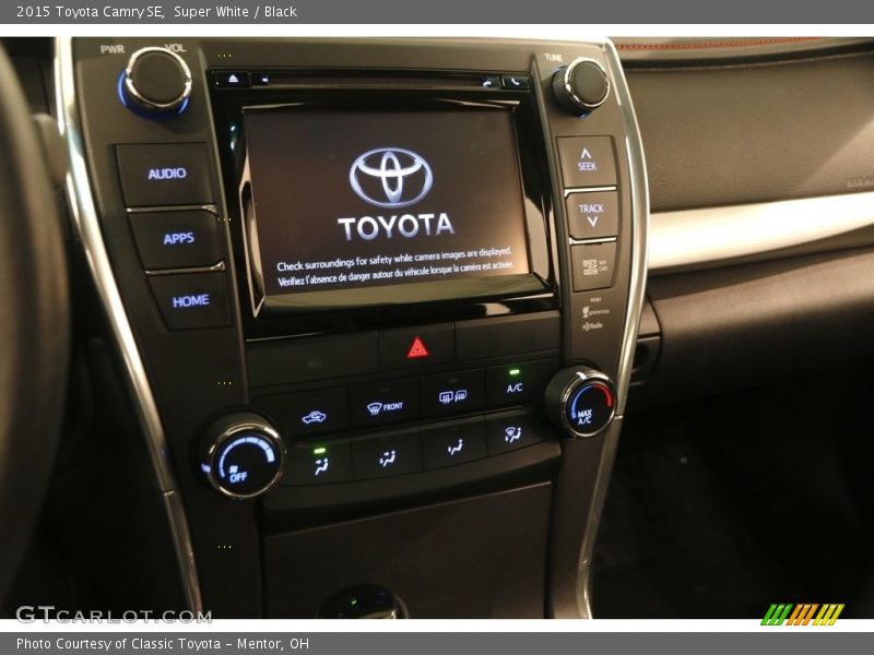 Super White / Black 2015 Toyota Camry SE