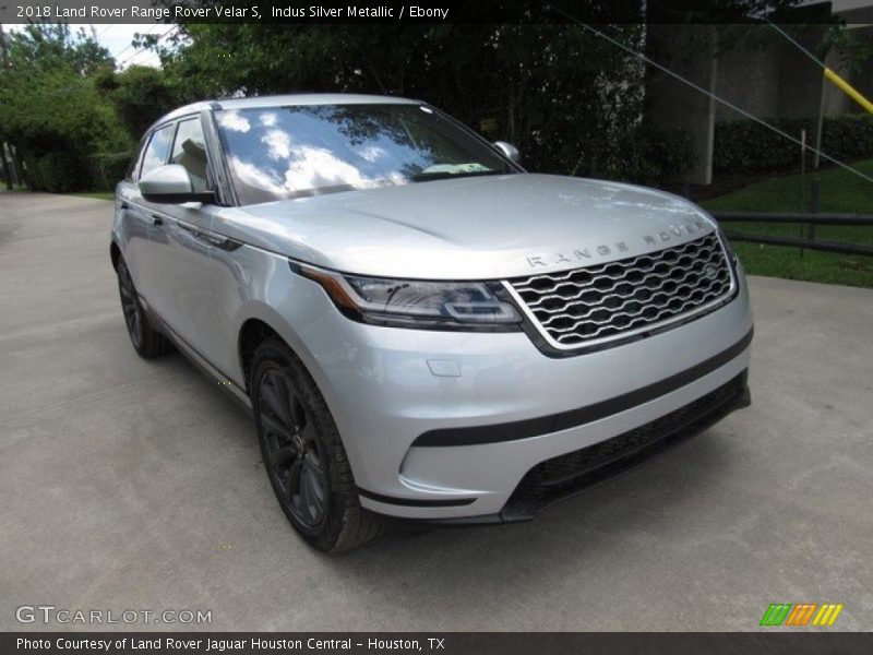 Front 3/4 View of 2018 Range Rover Velar S