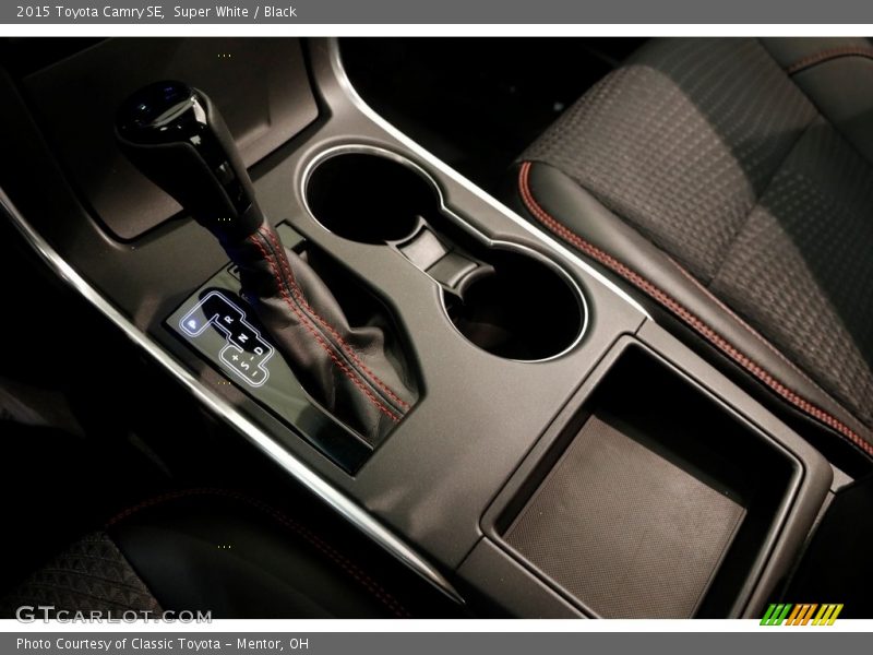 Super White / Black 2015 Toyota Camry SE