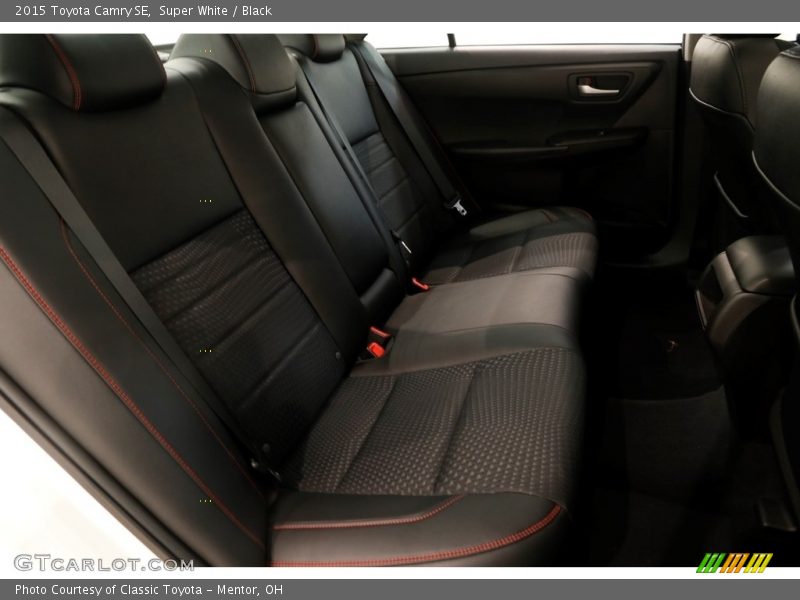 Super White / Black 2015 Toyota Camry SE