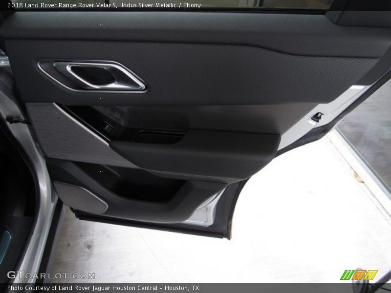Indus Silver Metallic / Ebony 2018 Land Rover Range Rover Velar S