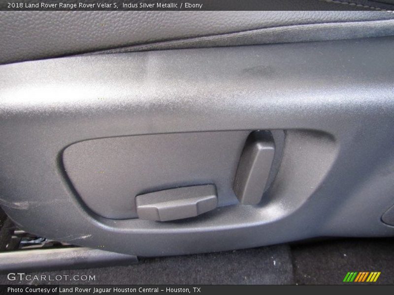 Indus Silver Metallic / Ebony 2018 Land Rover Range Rover Velar S