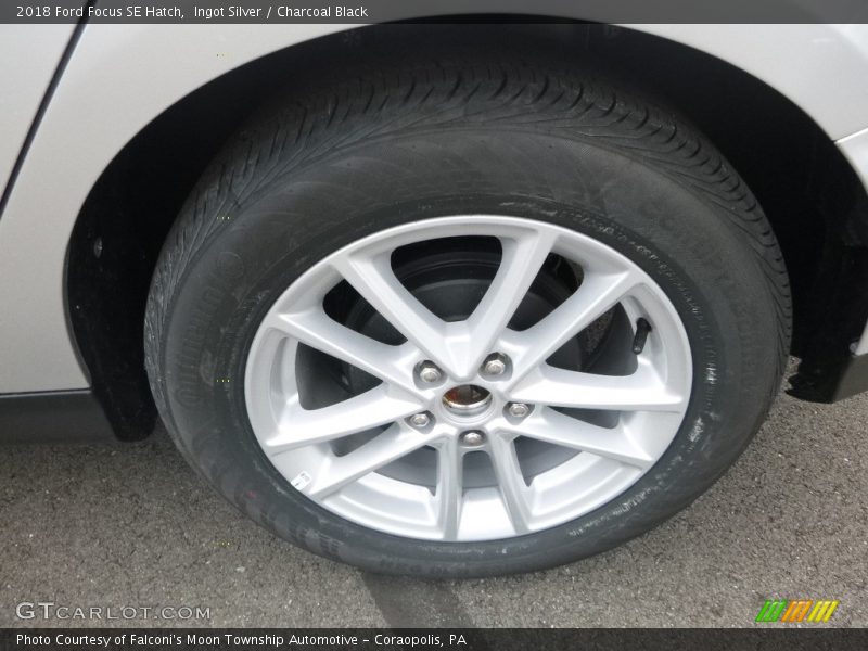 Ingot Silver / Charcoal Black 2018 Ford Focus SE Hatch