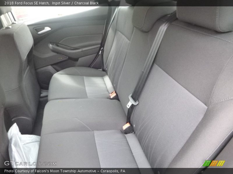 Ingot Silver / Charcoal Black 2018 Ford Focus SE Hatch