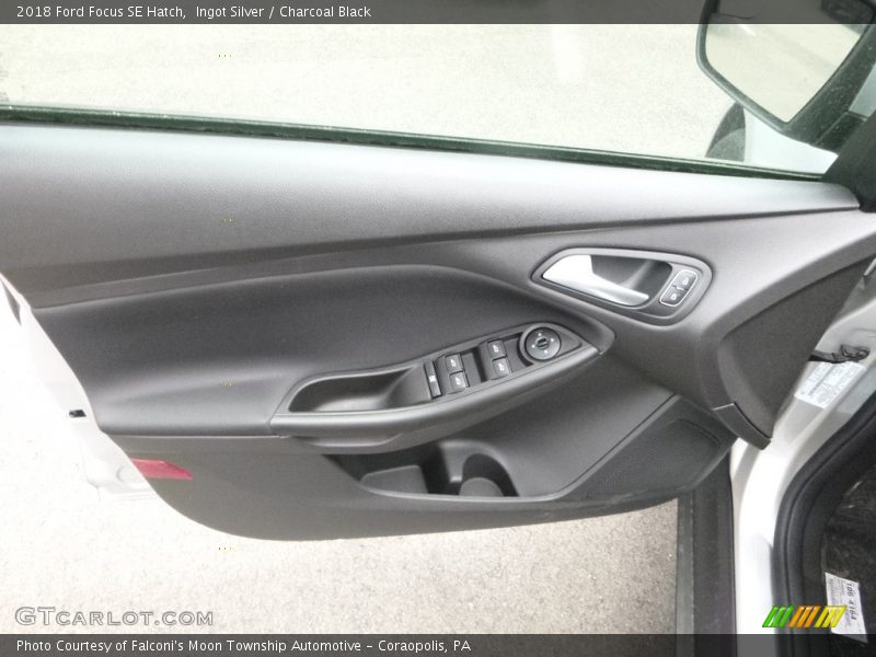 Ingot Silver / Charcoal Black 2018 Ford Focus SE Hatch