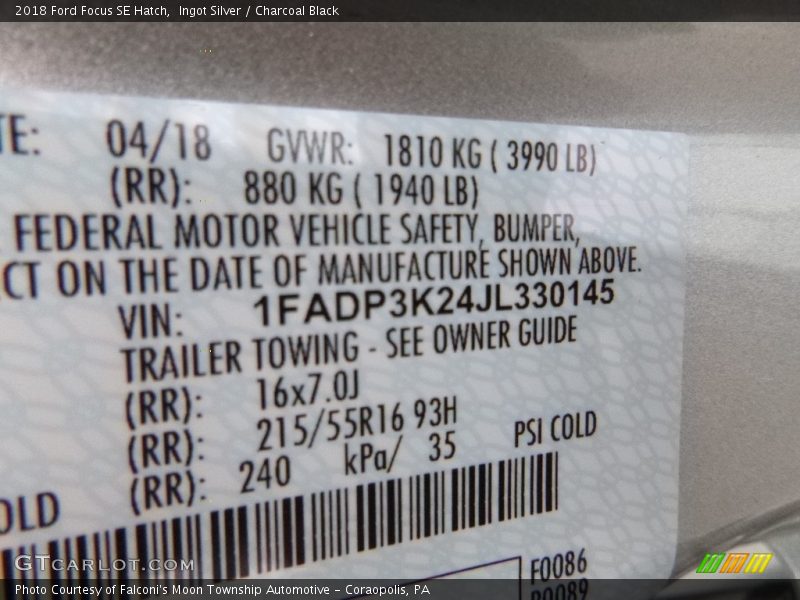 Ingot Silver / Charcoal Black 2018 Ford Focus SE Hatch