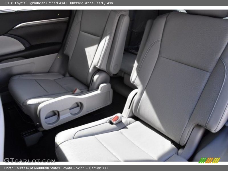 Blizzard White Pearl / Ash 2018 Toyota Highlander Limited AWD