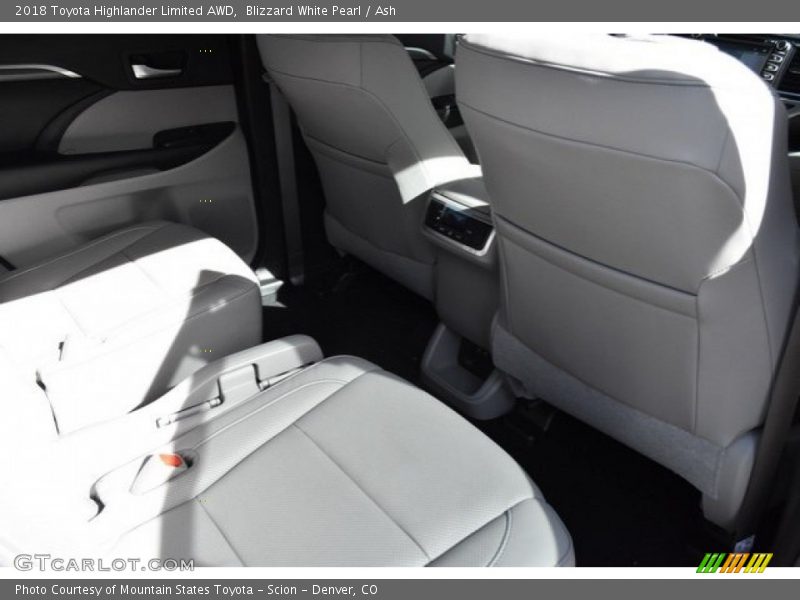 Blizzard White Pearl / Ash 2018 Toyota Highlander Limited AWD