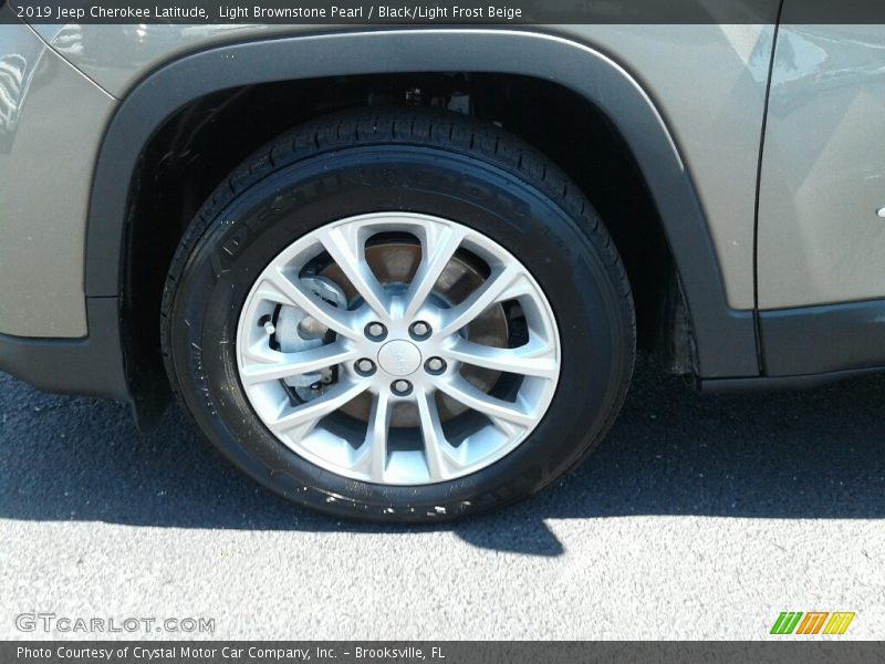Light Brownstone Pearl / Black/Light Frost Beige 2019 Jeep Cherokee Latitude