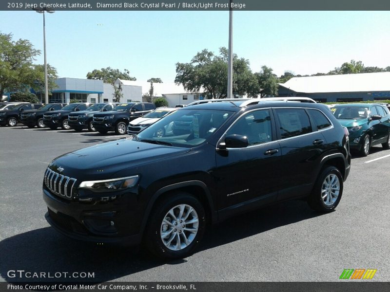 Diamond Black Crystal Pearl / Black/Light Frost Beige 2019 Jeep Cherokee Latitude