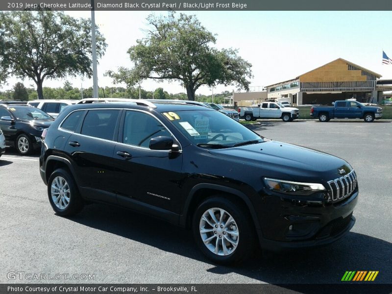 Diamond Black Crystal Pearl / Black/Light Frost Beige 2019 Jeep Cherokee Latitude
