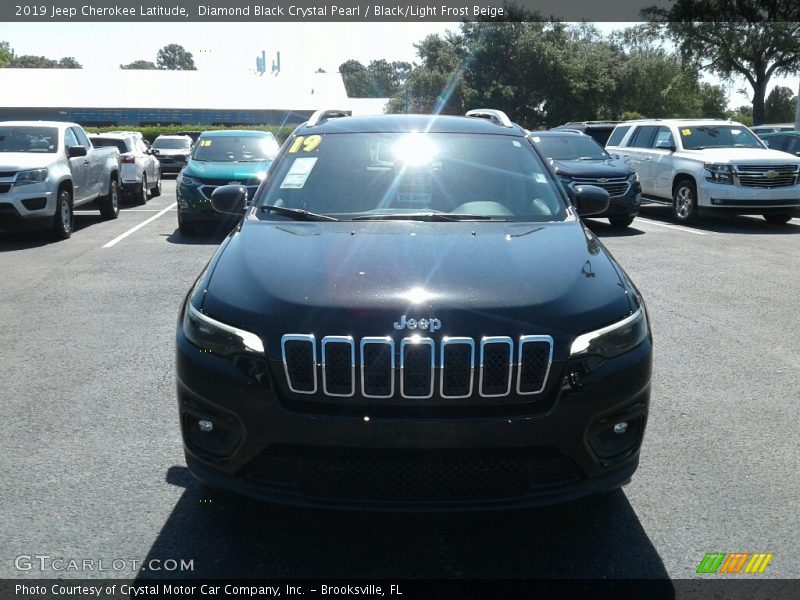 Diamond Black Crystal Pearl / Black/Light Frost Beige 2019 Jeep Cherokee Latitude