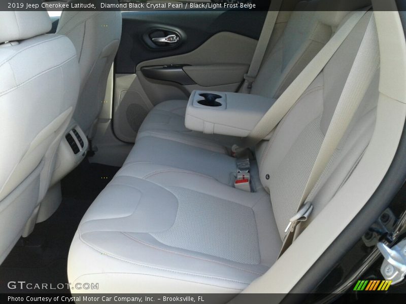 Diamond Black Crystal Pearl / Black/Light Frost Beige 2019 Jeep Cherokee Latitude