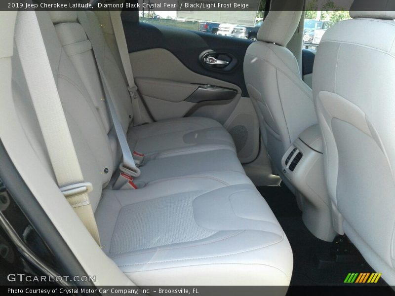 Diamond Black Crystal Pearl / Black/Light Frost Beige 2019 Jeep Cherokee Latitude