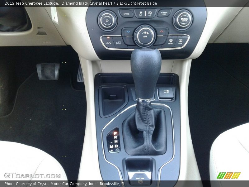 Diamond Black Crystal Pearl / Black/Light Frost Beige 2019 Jeep Cherokee Latitude
