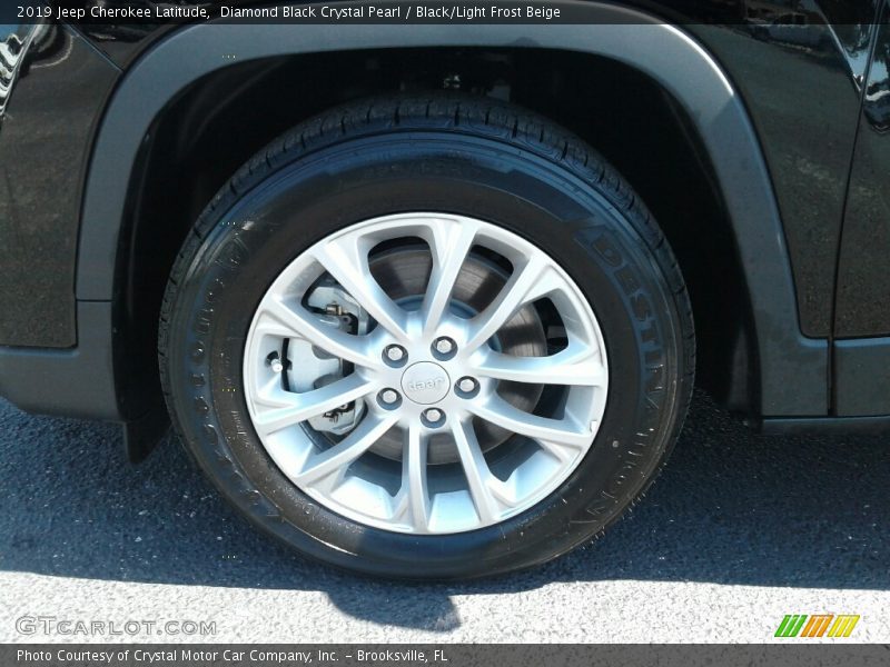 Diamond Black Crystal Pearl / Black/Light Frost Beige 2019 Jeep Cherokee Latitude