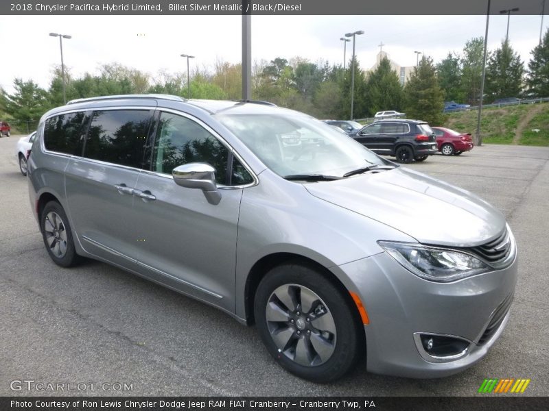 Front 3/4 View of 2018 Pacifica Hybrid Limited