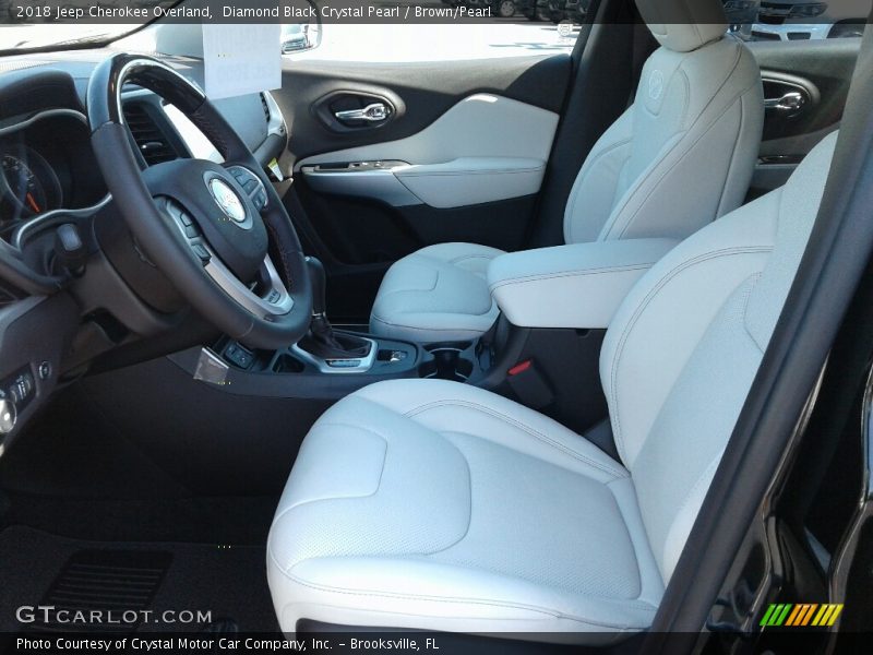 Diamond Black Crystal Pearl / Brown/Pearl 2018 Jeep Cherokee Overland