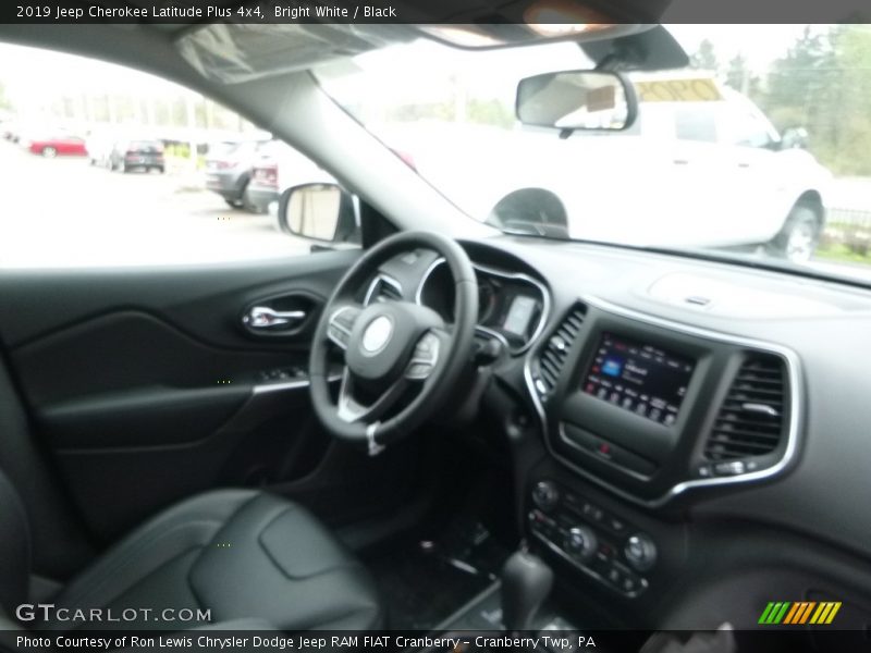 Bright White / Black 2019 Jeep Cherokee Latitude Plus 4x4