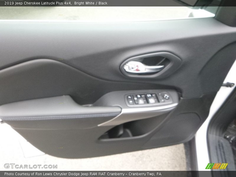 Bright White / Black 2019 Jeep Cherokee Latitude Plus 4x4
